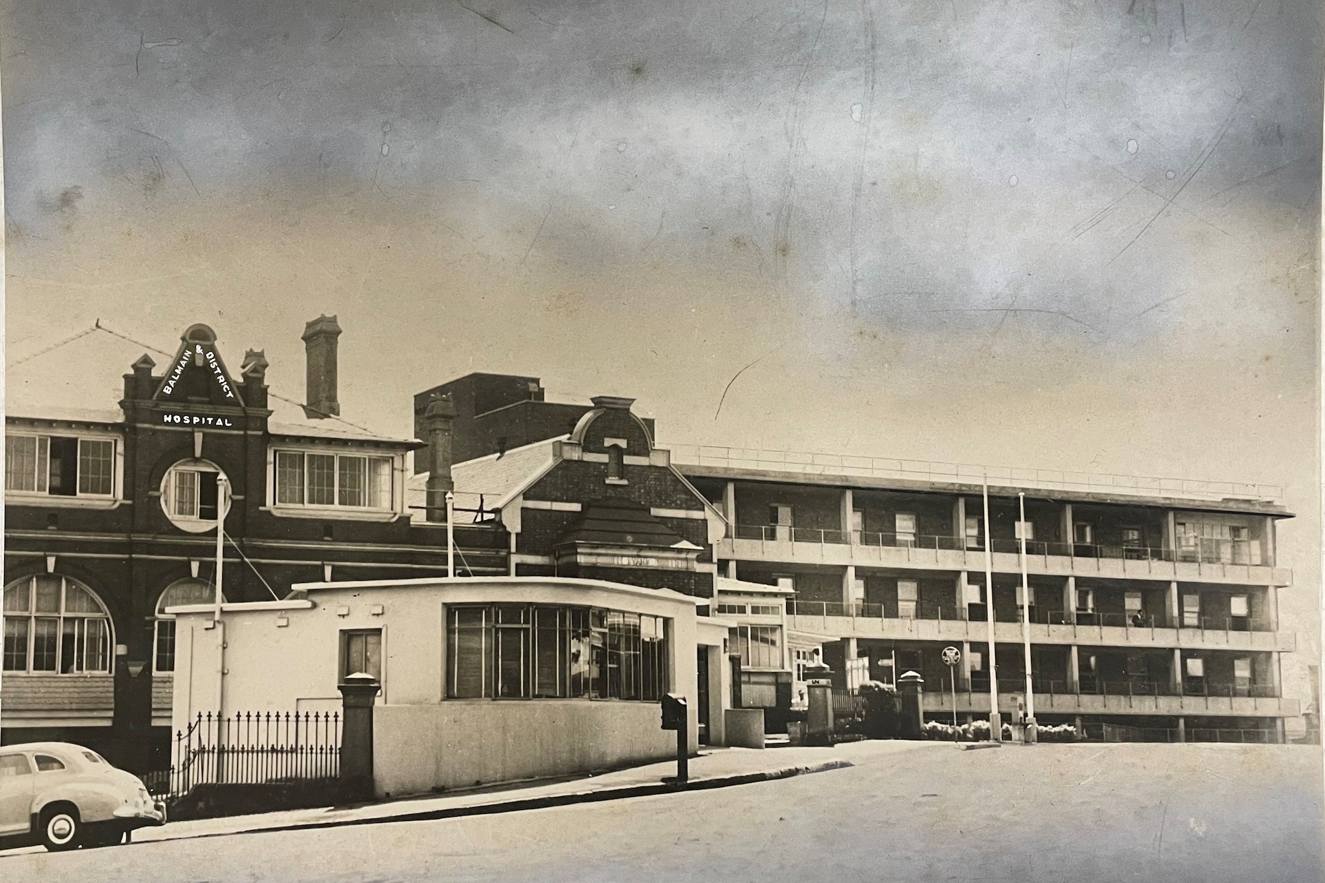 Black and white photo of the outside of Balmain Hospital 1960