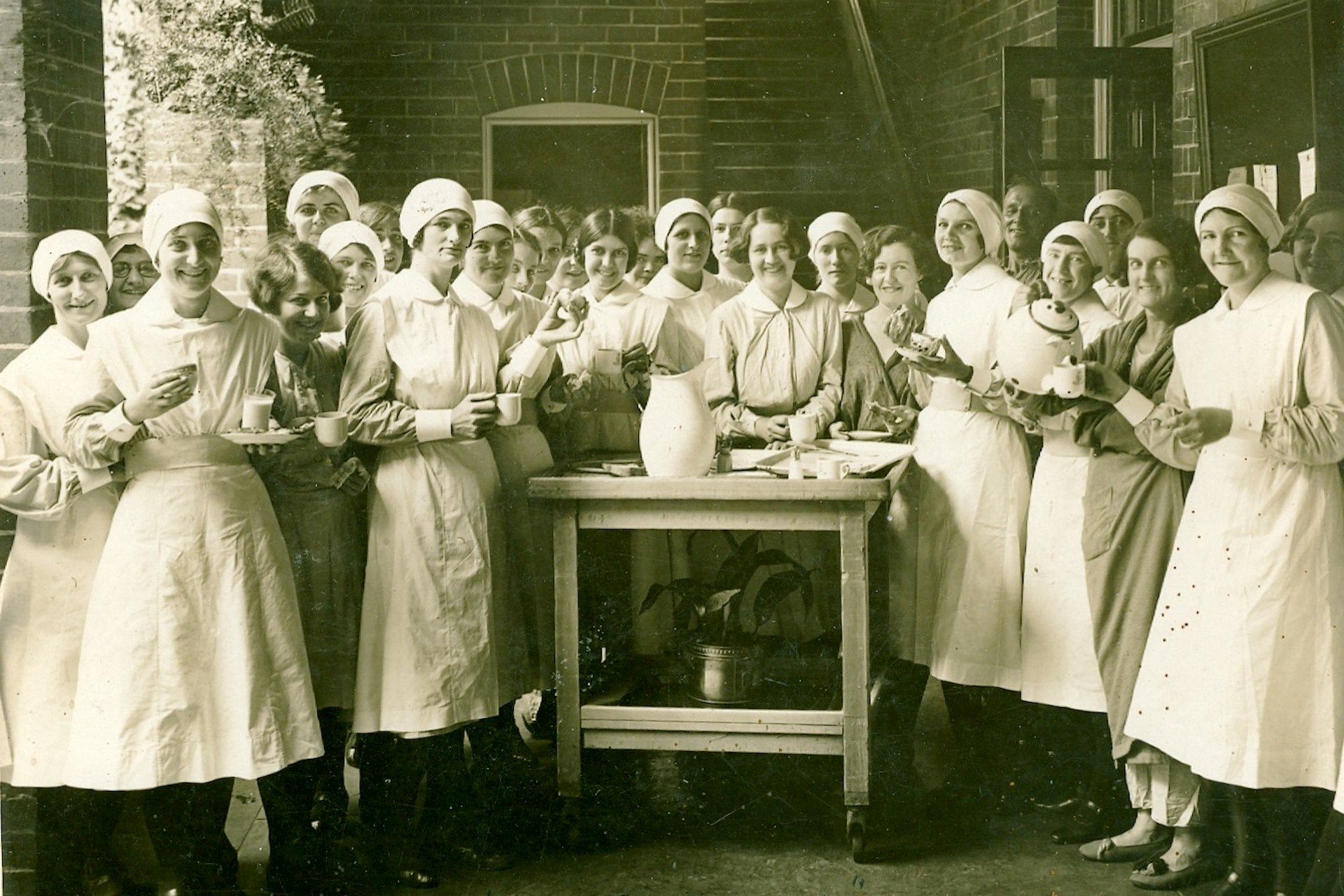 1929 nurse tea trolley