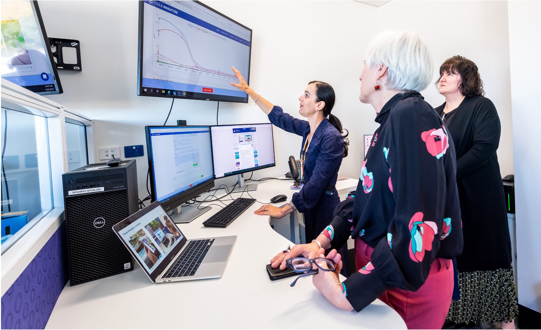 Wound Care Command Centre staff looking at tissue analytics on screen