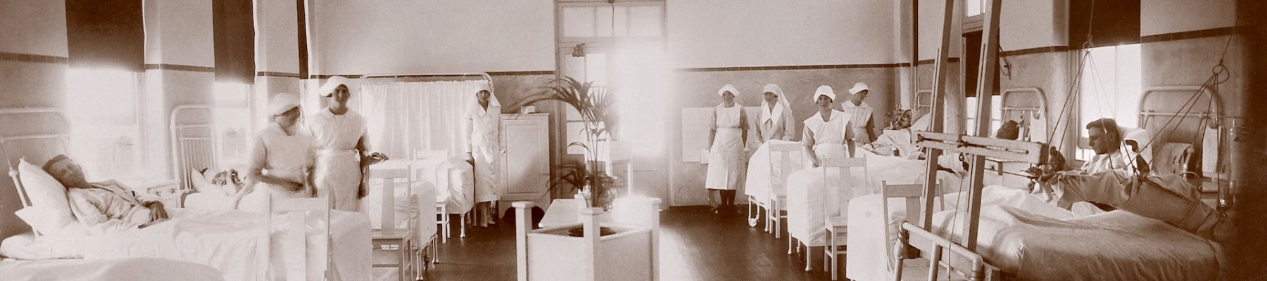 Black and white photo of inside a hospital ward in the 1920's